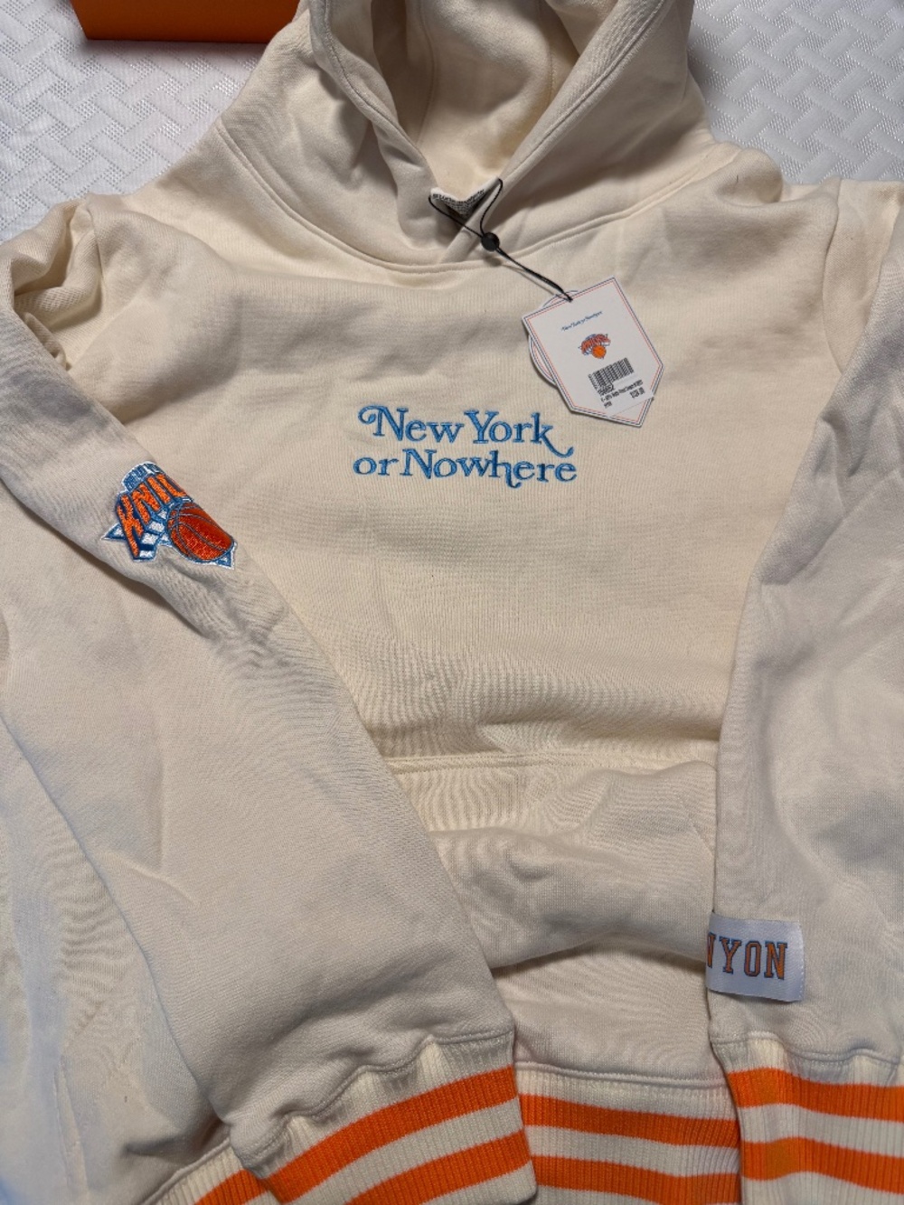 NY Knicks New York or Nowhere hoodie, SZ M, BRAND NEW. UNISEX